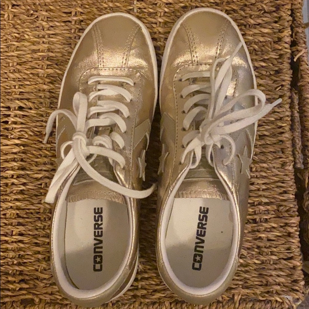 Beautiful gold converse. Out of stock.